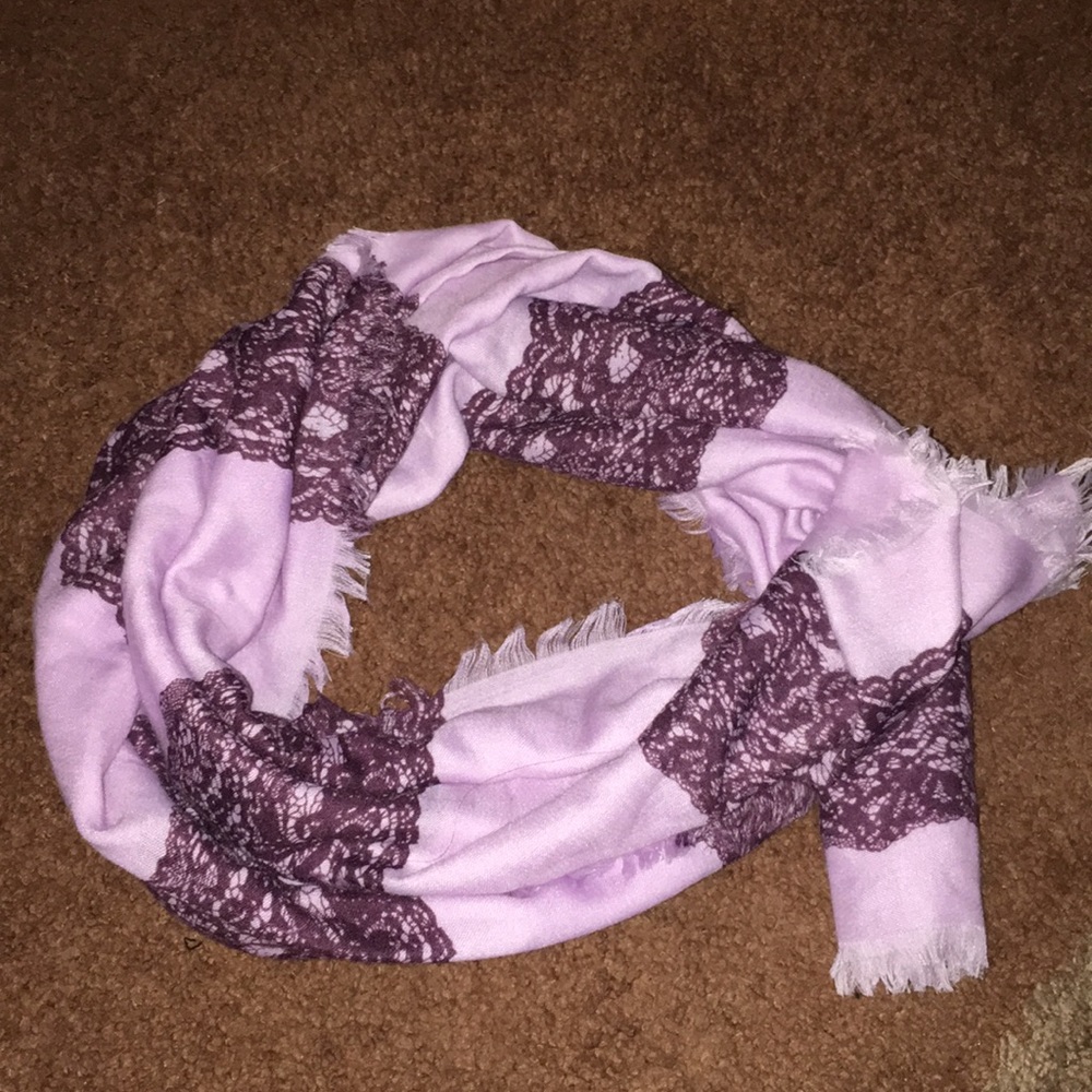 Purple Lace-print Scarf